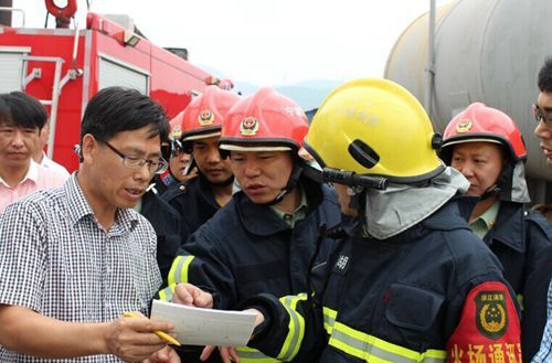 奉化一化工厂反应炉爆炸疑因电工操作不当引起