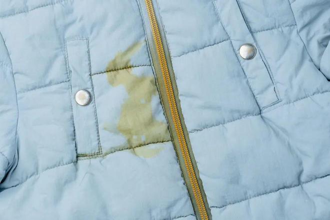 冬天最简单的羽绒服清洁办法！5 分钟搞定干净保暖还省钱(图4)