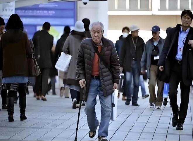 日本“恨老”太严重?为解决人口老龄化专家曾建议老人集体自杀(图2)