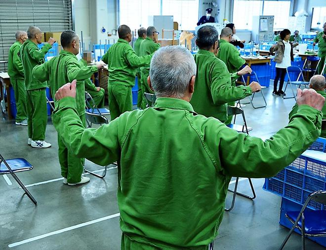 日本“恨老”太严重?为解决人口老龄化专家曾建议老人集体自杀(图5)