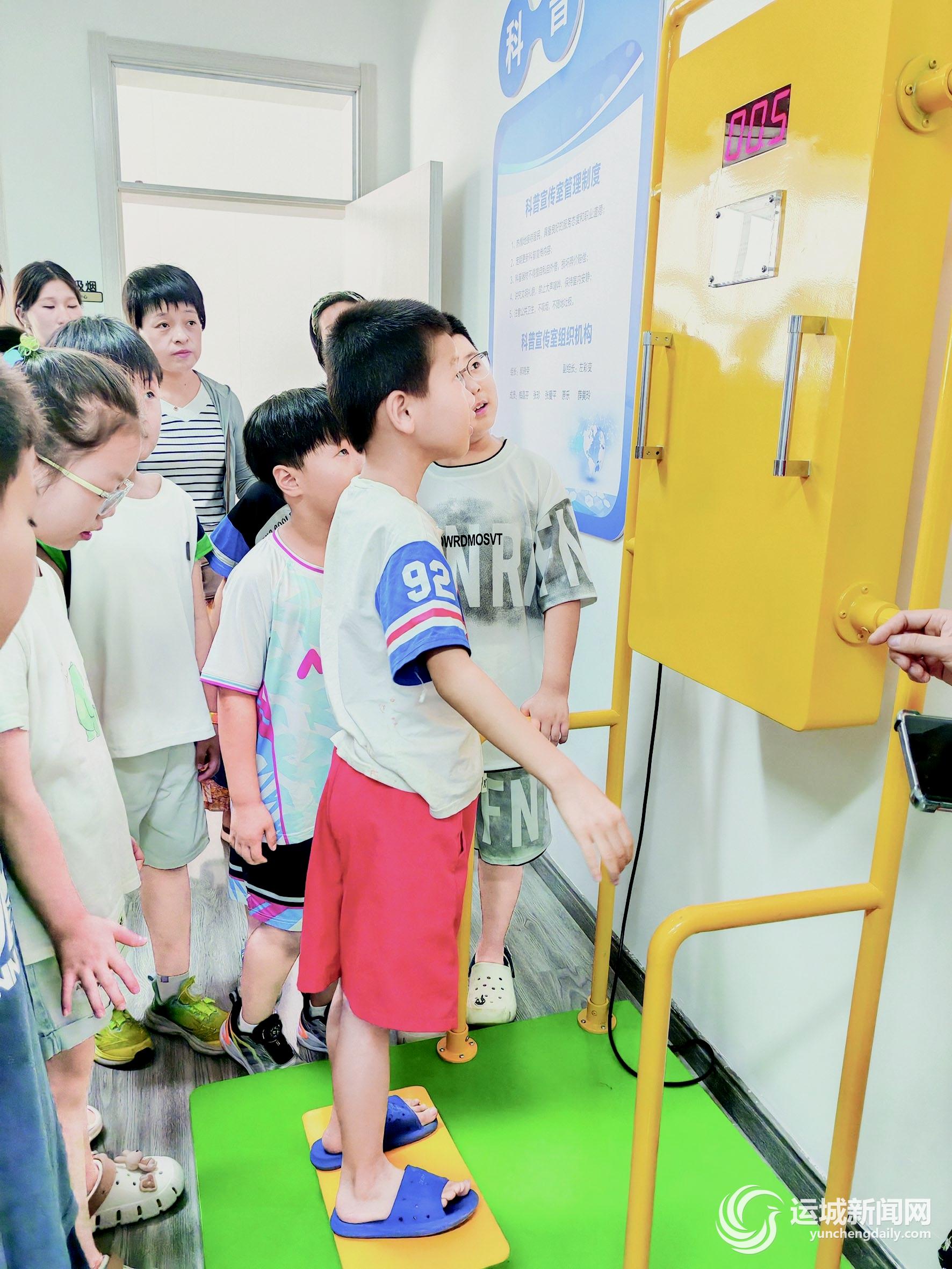 科普课堂点亮科学梦想(图2)
