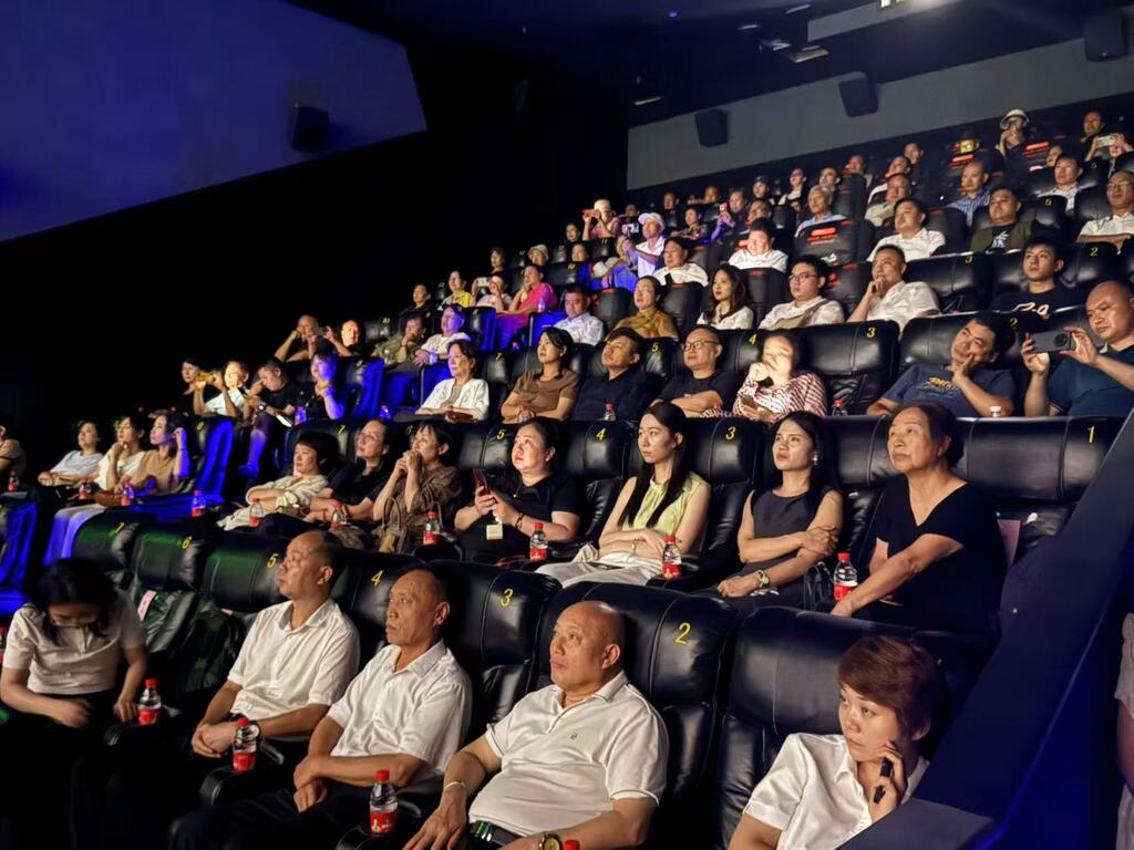 解码重庆精神新表达 《火凤重天》观映会推动“文旅+电影”叙事创新(图2)