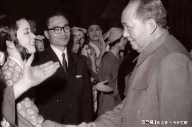 毛主席离世当晚徐静得到中央秘密求助随后她提出三点特殊要求